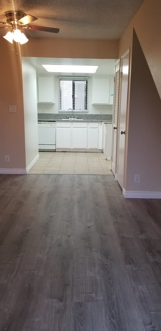 Sunland Apartment: 10523 Floralita Ave