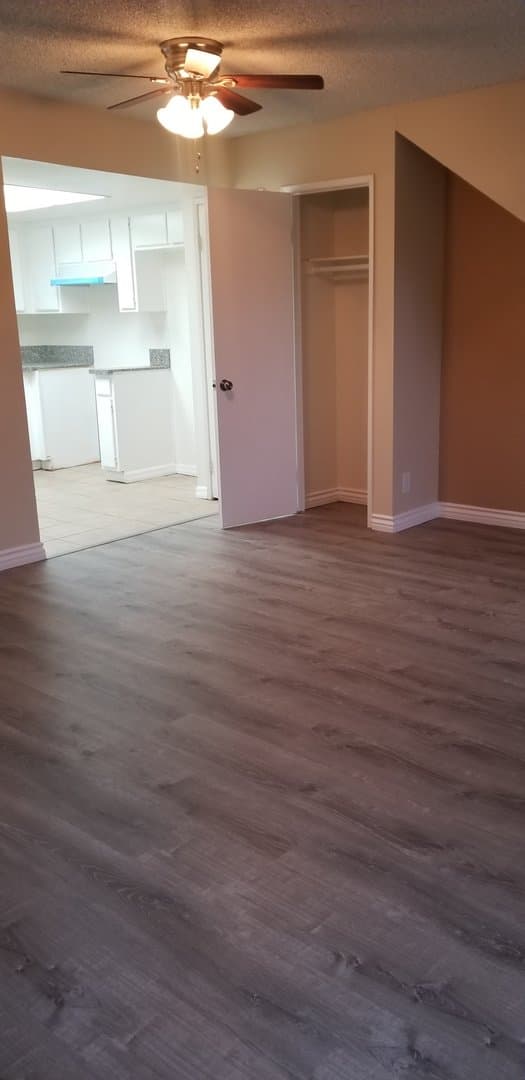 Sunland Apartment: 10523 Floralita Ave