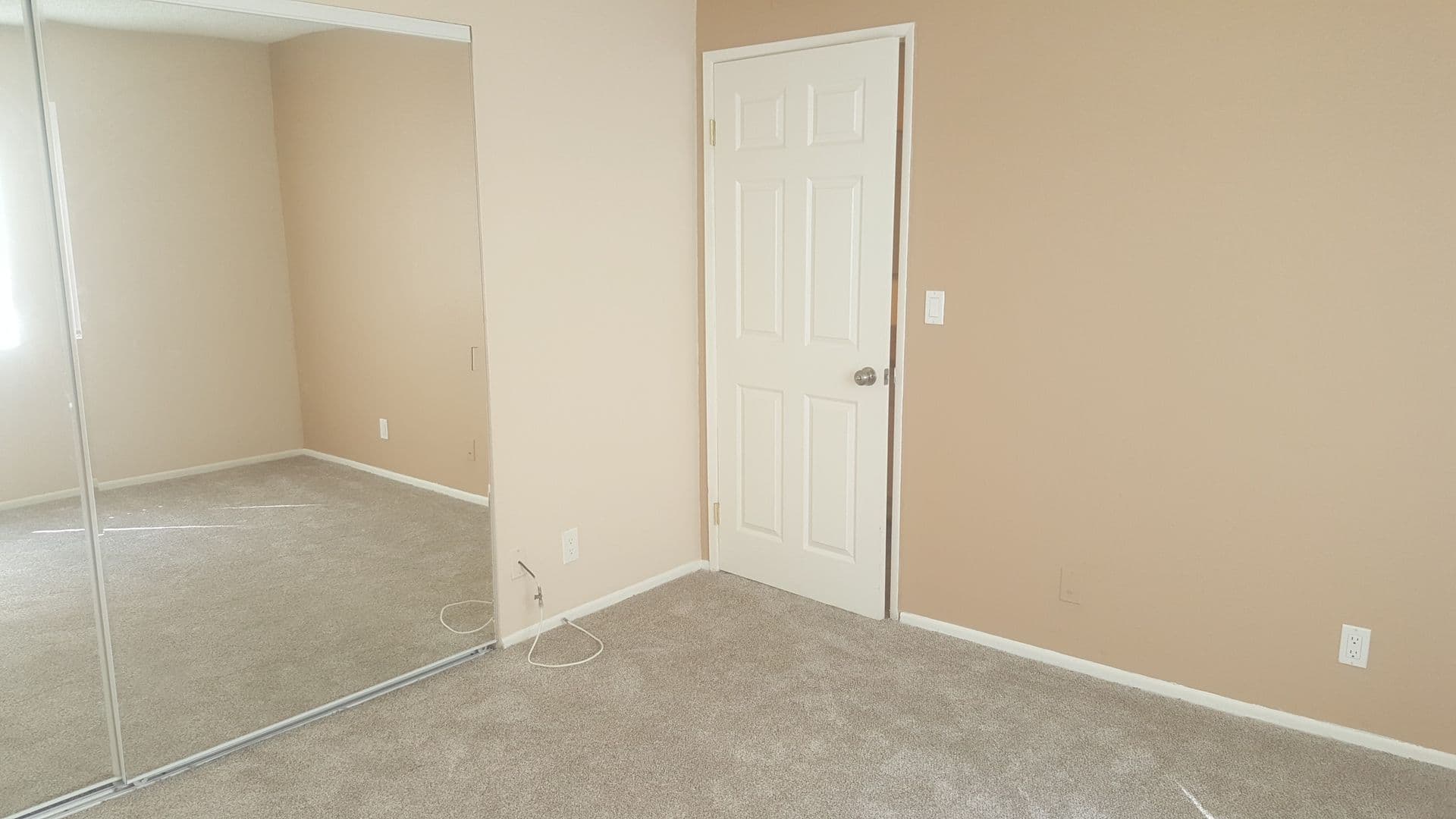 Sunland Apartment: 10523 Floralita Ave