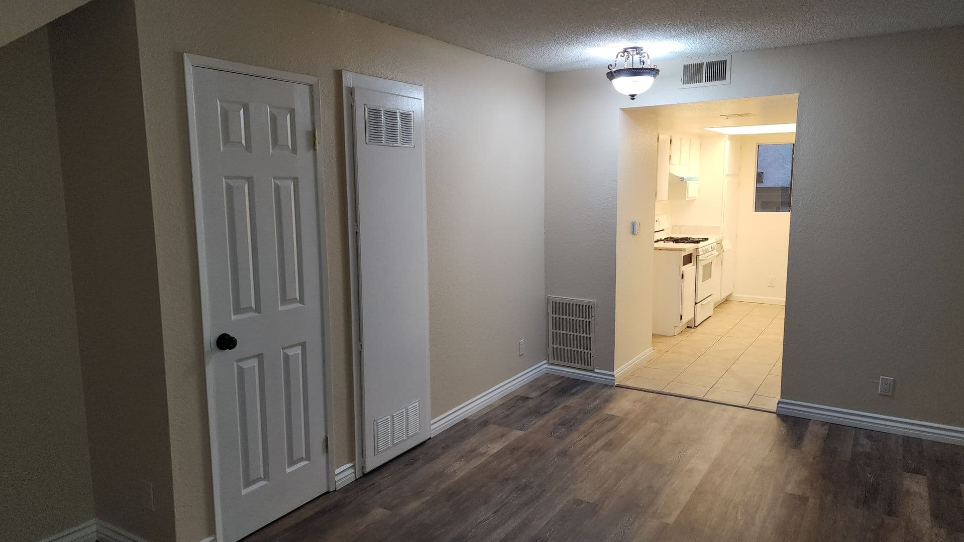 Sunland Apartment: 10523 Floralita Ave
