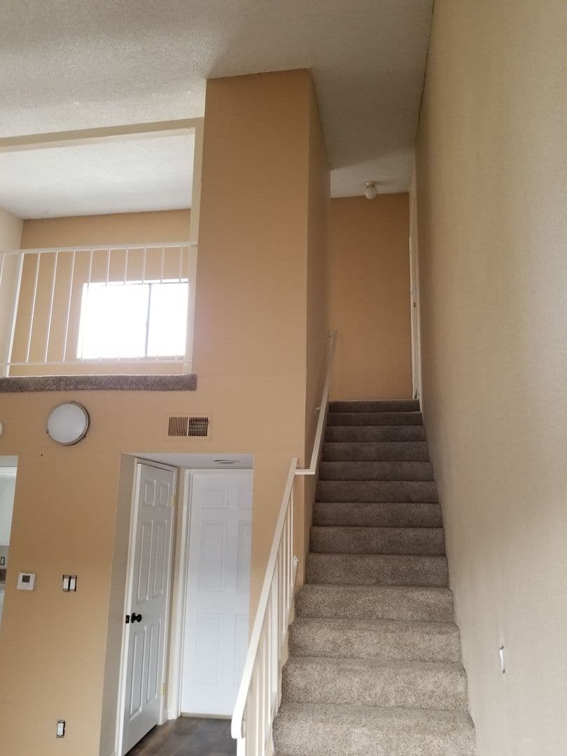Sunland Apartment: 10523 Floralita Ave