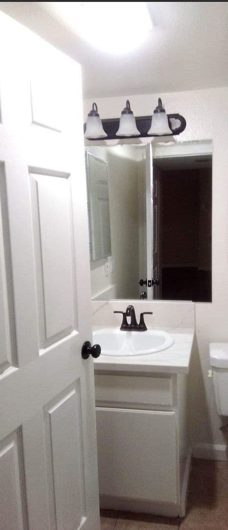 Sunland Apartment: 10523 Floralita Ave
