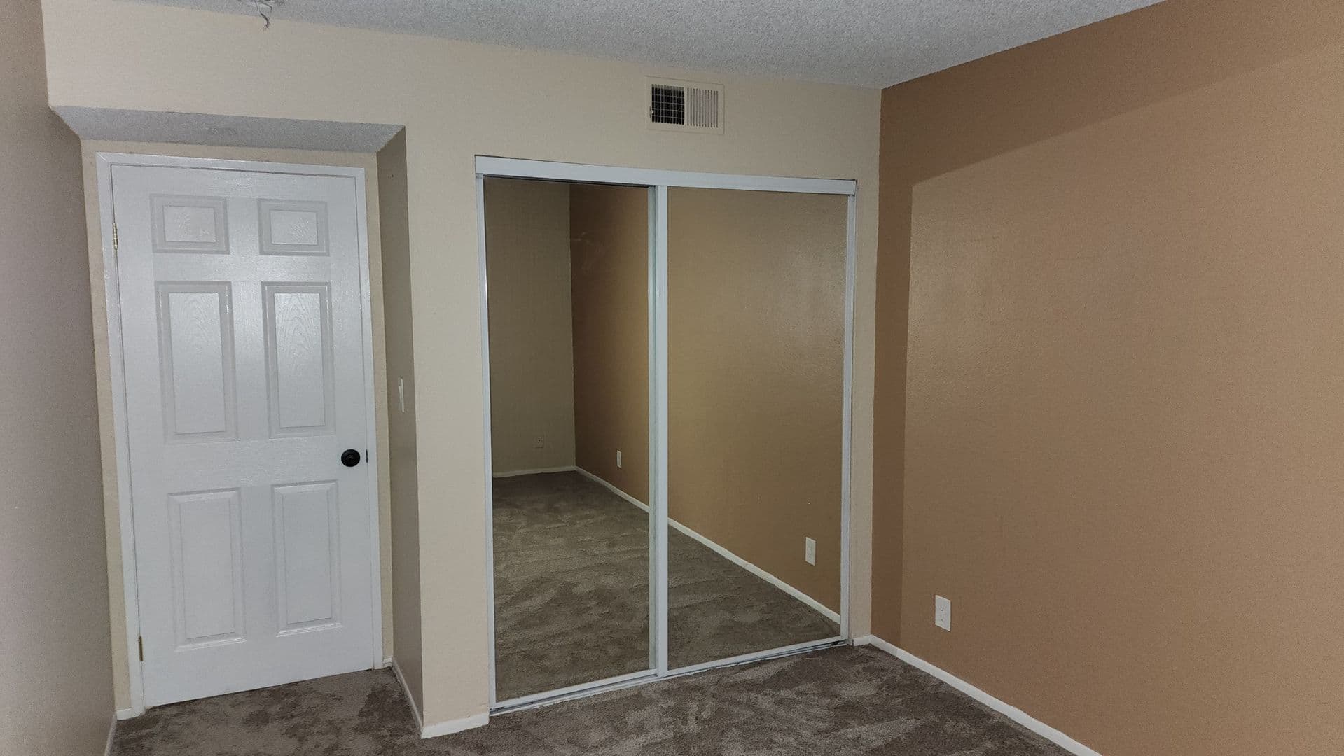Sunland Apartment: 10523 Floralita Ave
