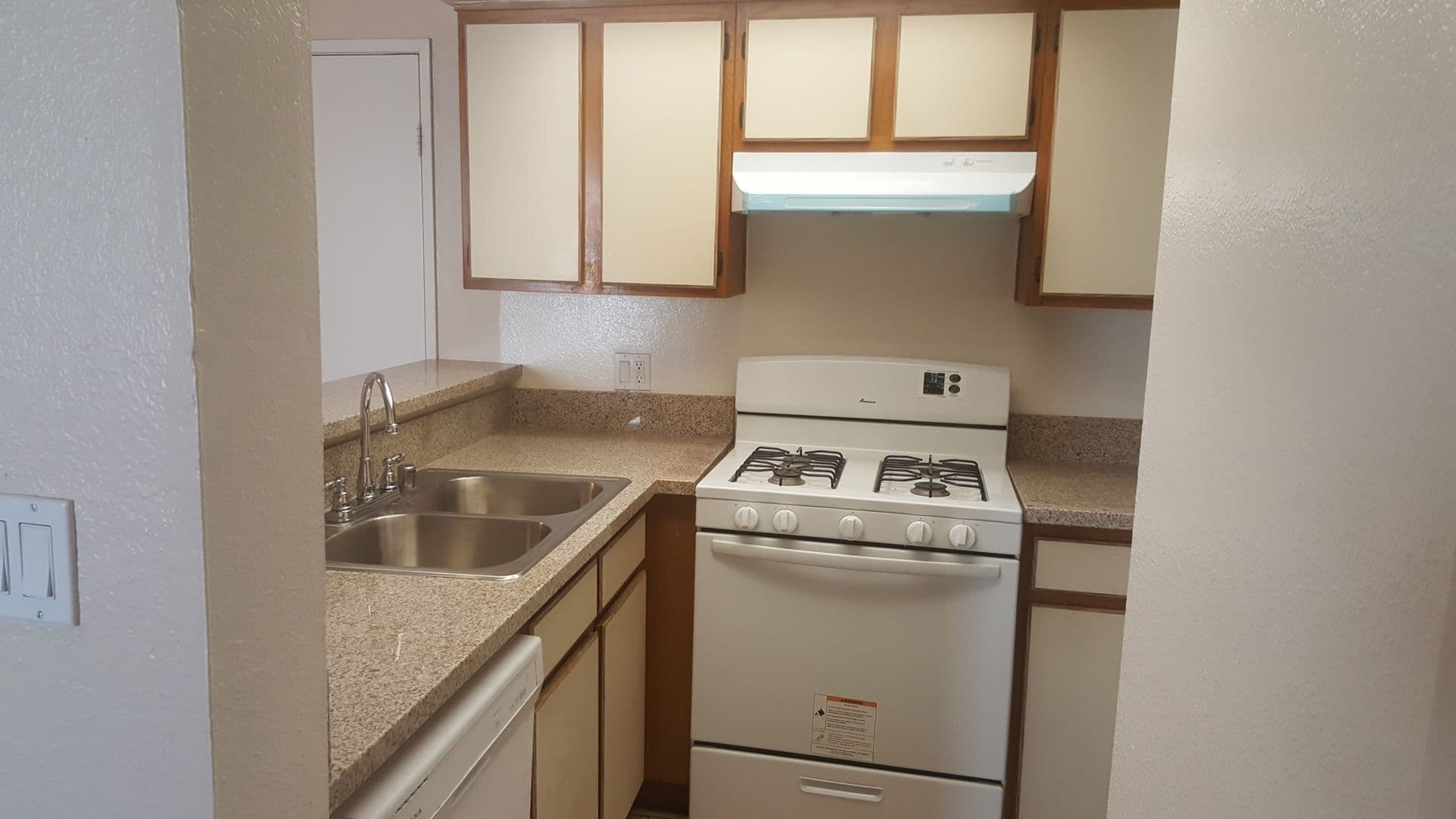 Sunland Apartment: 10523 Floralita Ave