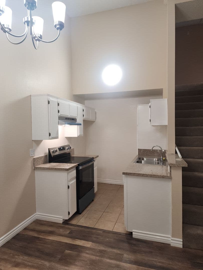Sunland Apartment: 10500 SHERMAN GROVE AVE
