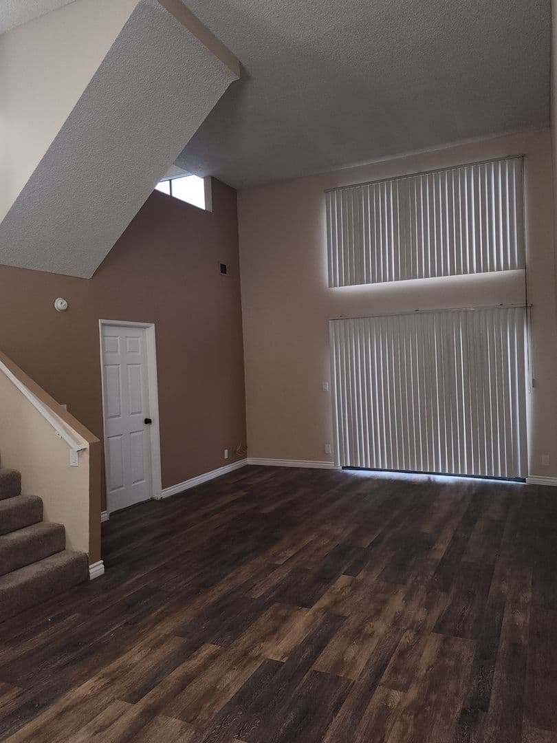 Sunland Apartment: 10500 SHERMAN GROVE AVE