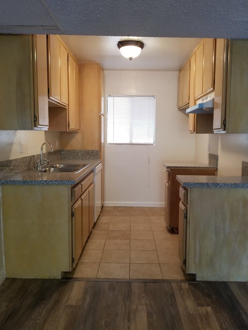 Sunland Apartment: 10500 SHERMAN GROVE AVE