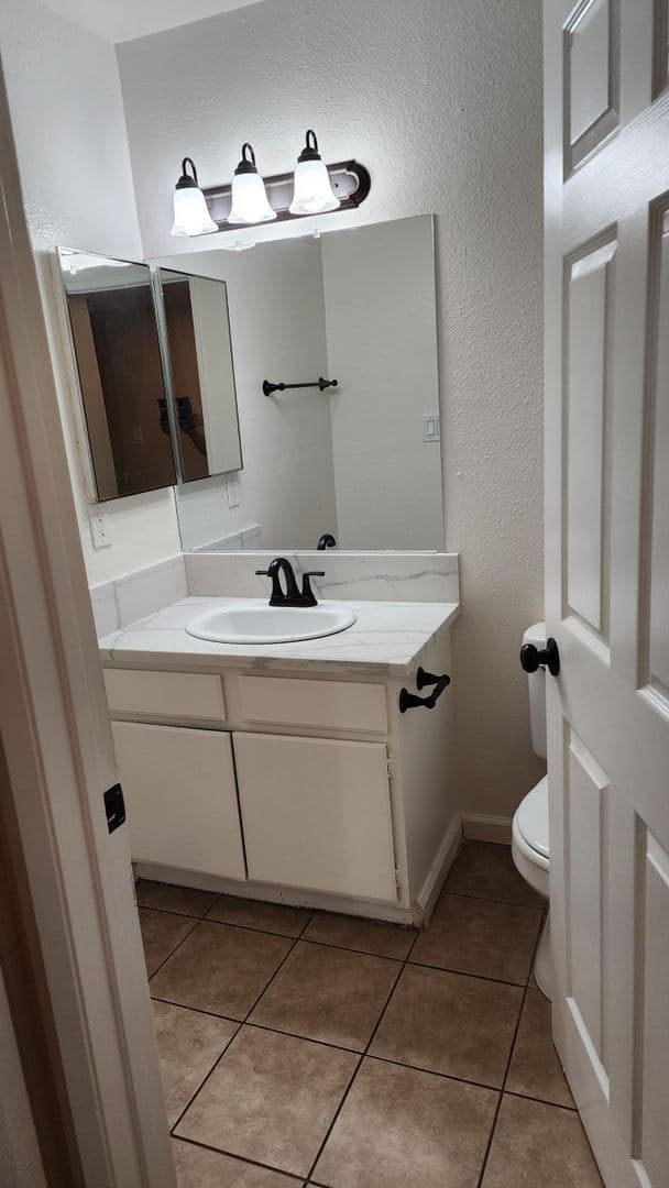Sunland Apartment: 10523 Floralita Ave