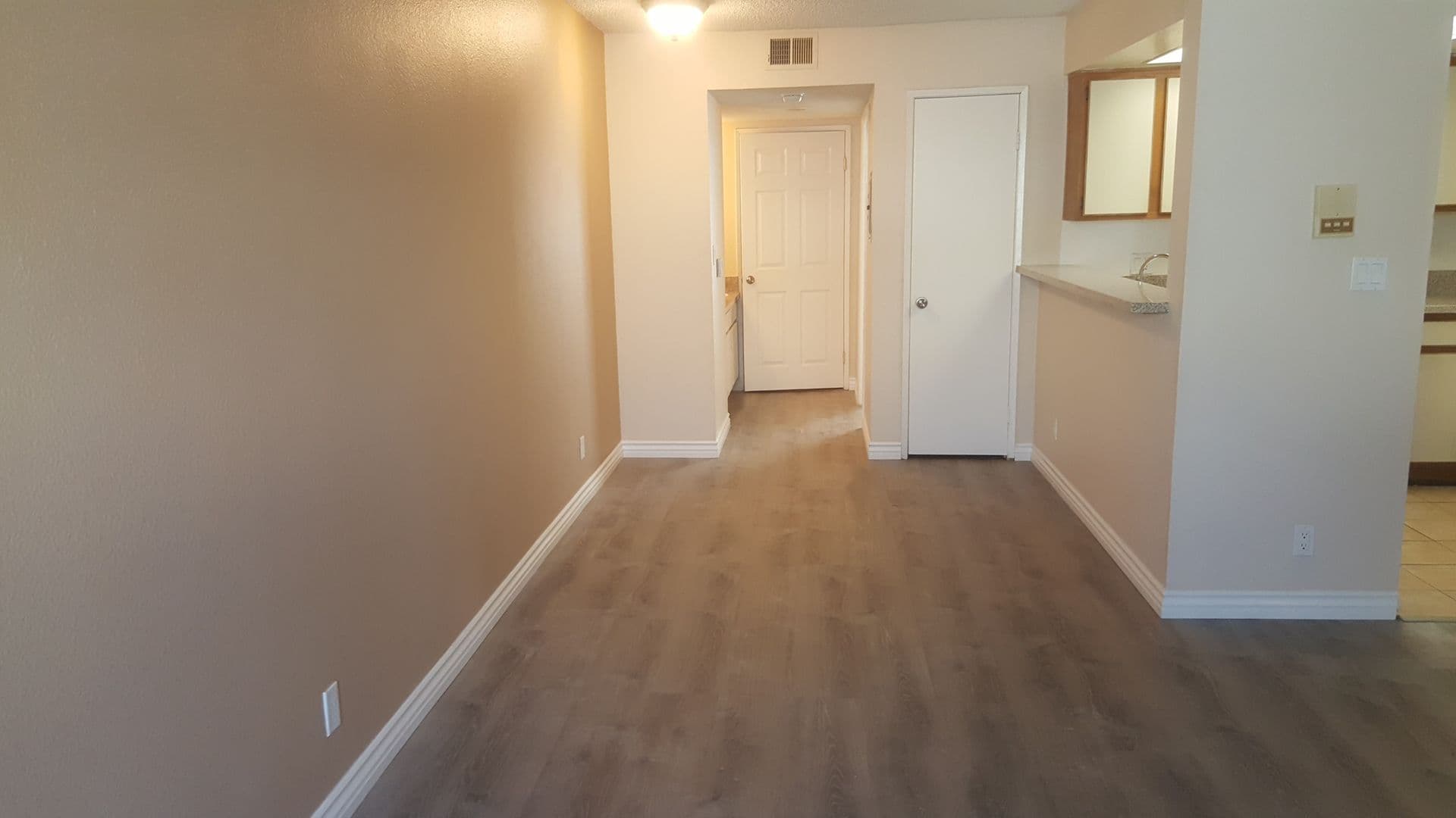 Sunland Apartment: 10523 Floralita Ave
