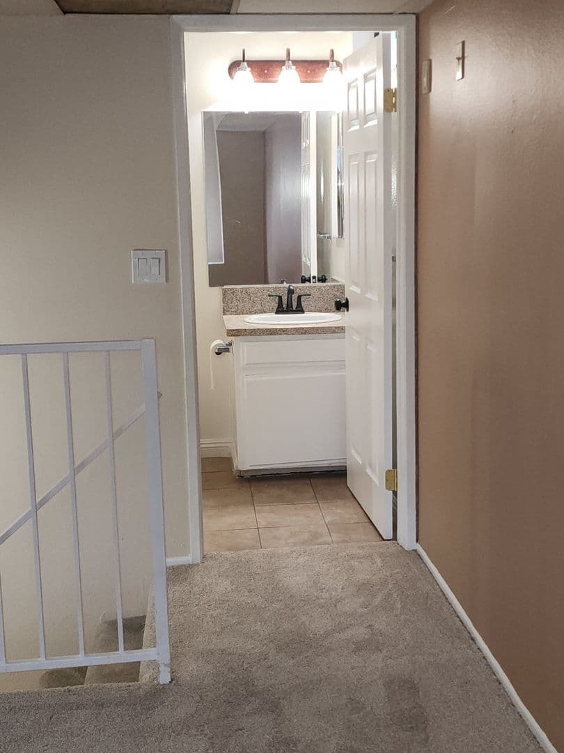 Sunland Apartment: 10500 SHERMAN GROVE AVE