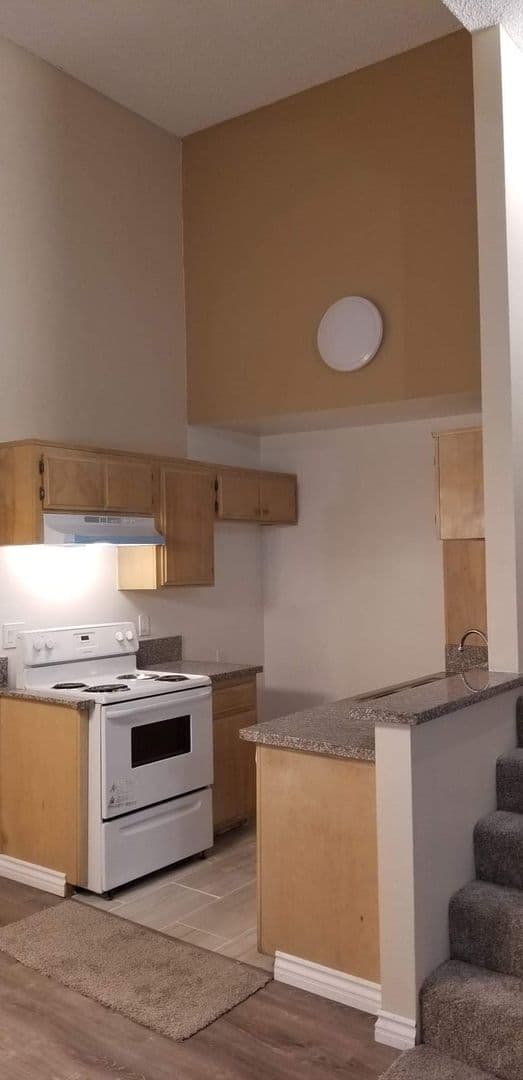 Sunland Apartment: 10500 SHERMAN GROVE AVE