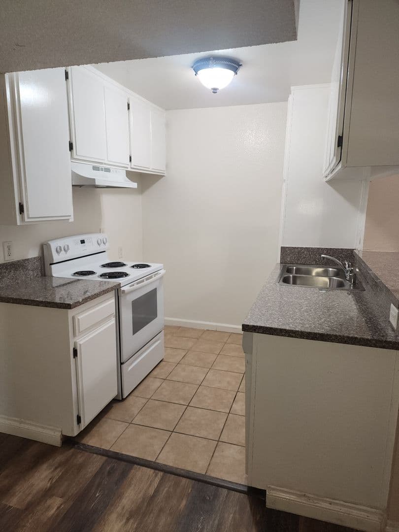 Sunland Apartment: 10500 SHERMAN GROVE AVE