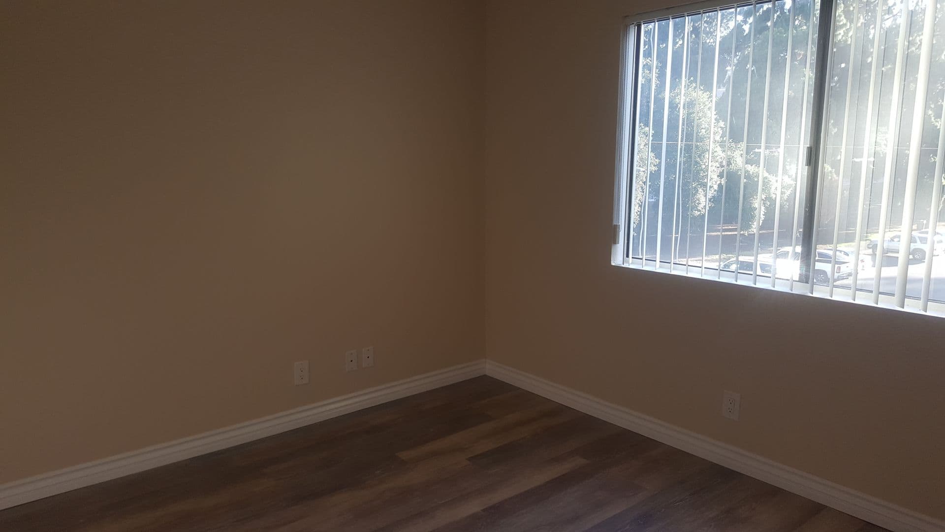 Sunland Apartment: 10500 SHERMAN GROVE AVE