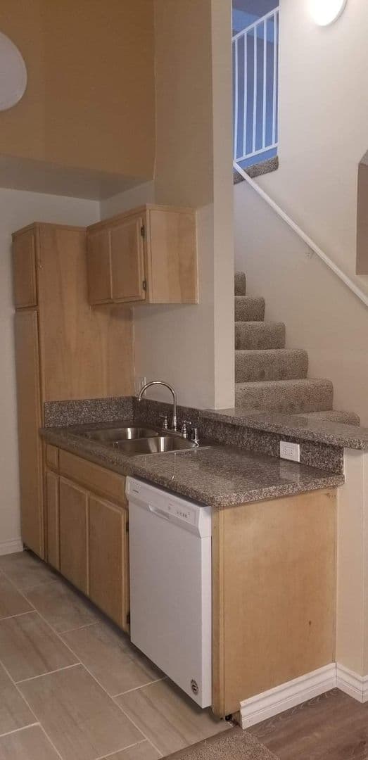 Sunland Apartment: 10500 SHERMAN GROVE AVE