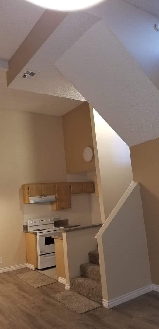 Sunland Apartment: 10500 SHERMAN GROVE AVE