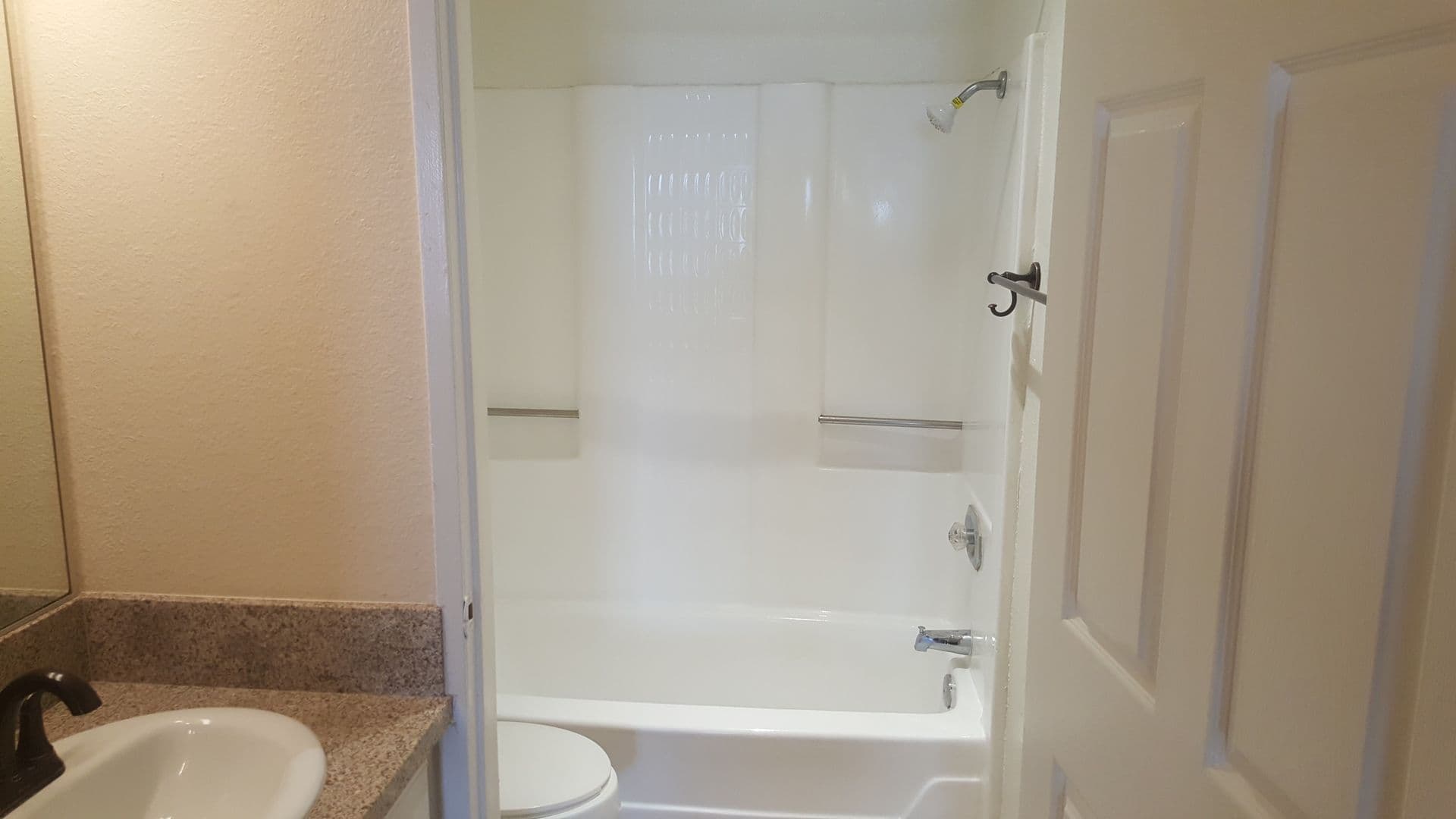 Sunland Apartment: 10523 Floralita Ave