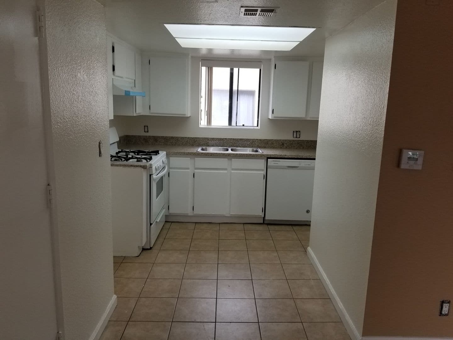 Sunland Apartment: 10523 Floralita Ave