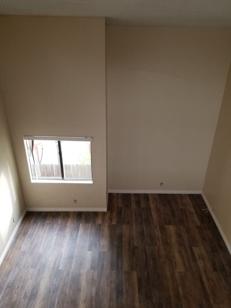 Sunland Apartment: 10523 Floralita Ave