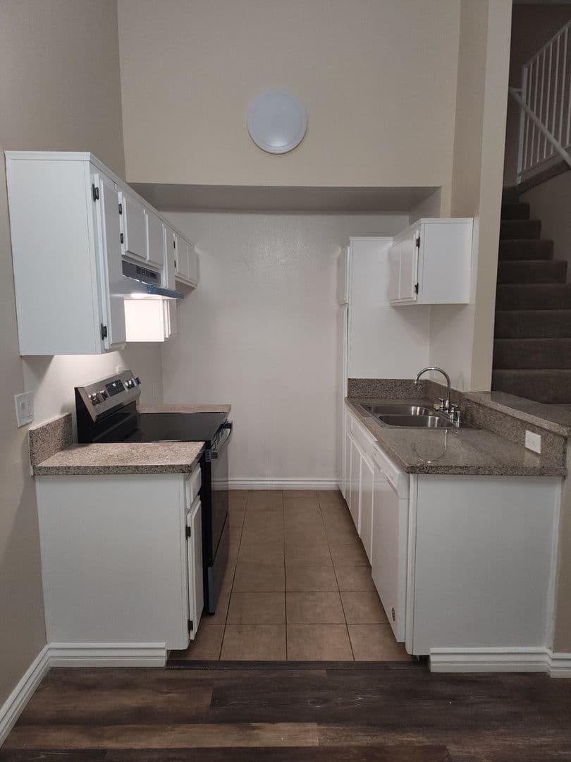 Sunland Apartment: 10500 SHERMAN GROVE AVE
