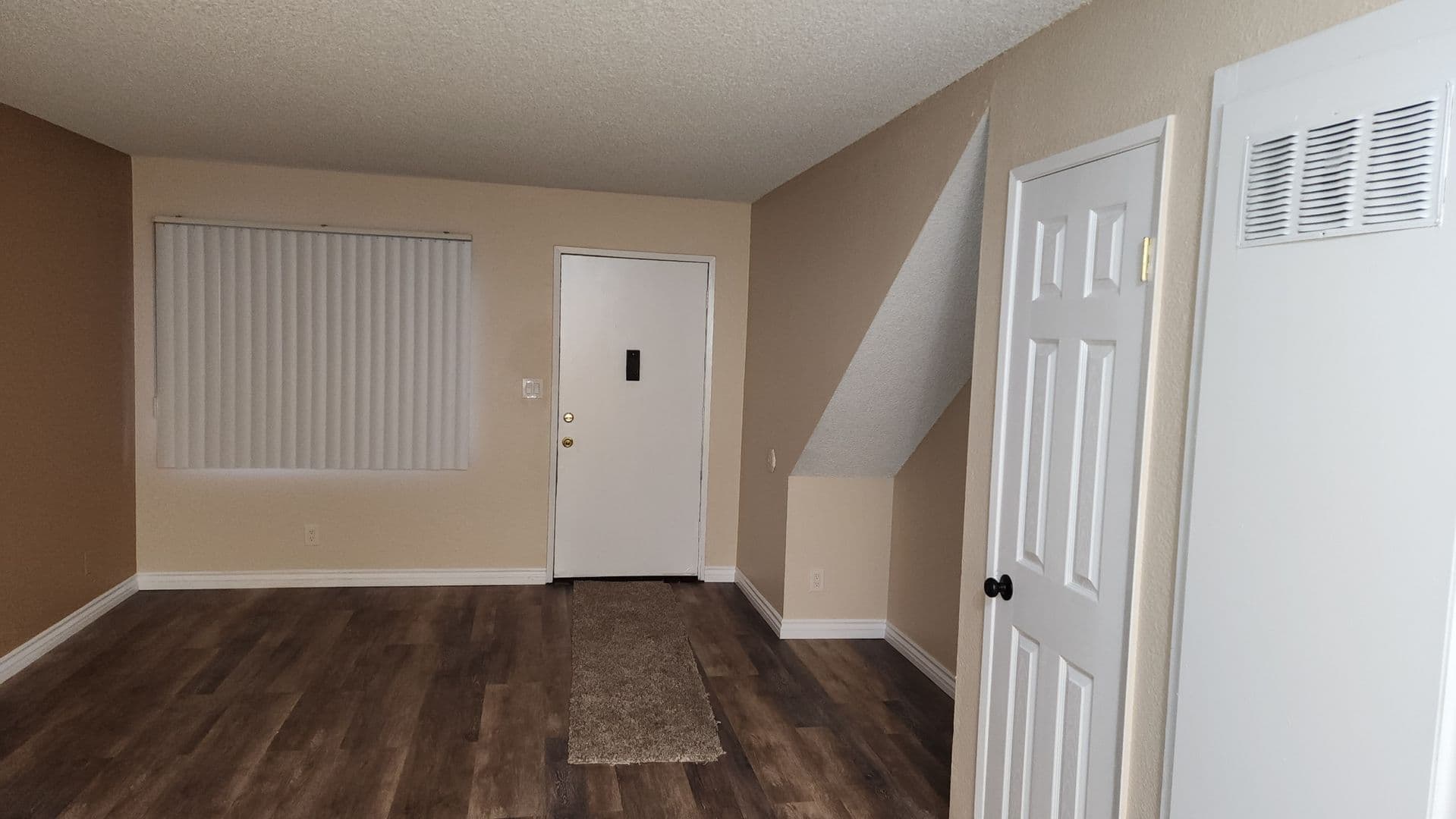 Sunland Apartment: 10523 Floralita Ave