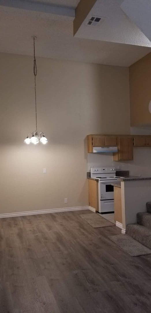 Sunland Apartment: 10500 SHERMAN GROVE AVE