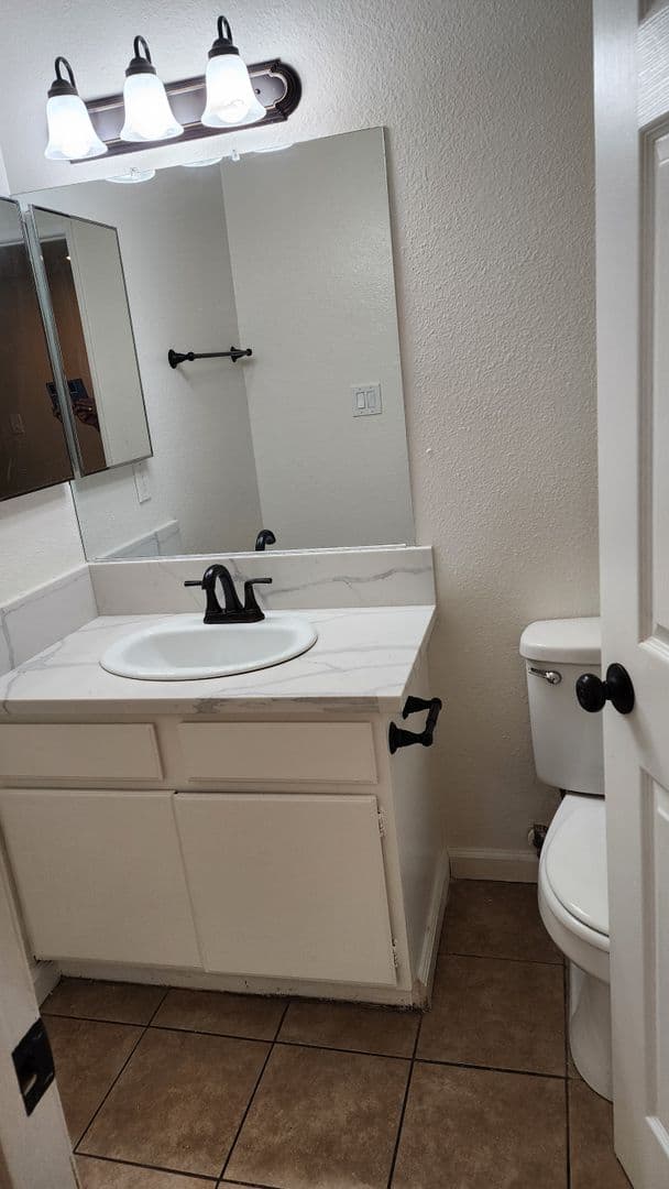 Sunland Apartment: 10523 Floralita Ave