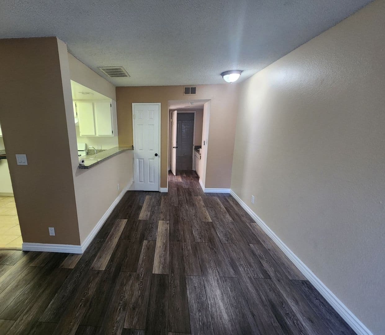 Sunland Apartment: 10523 Floralita Ave