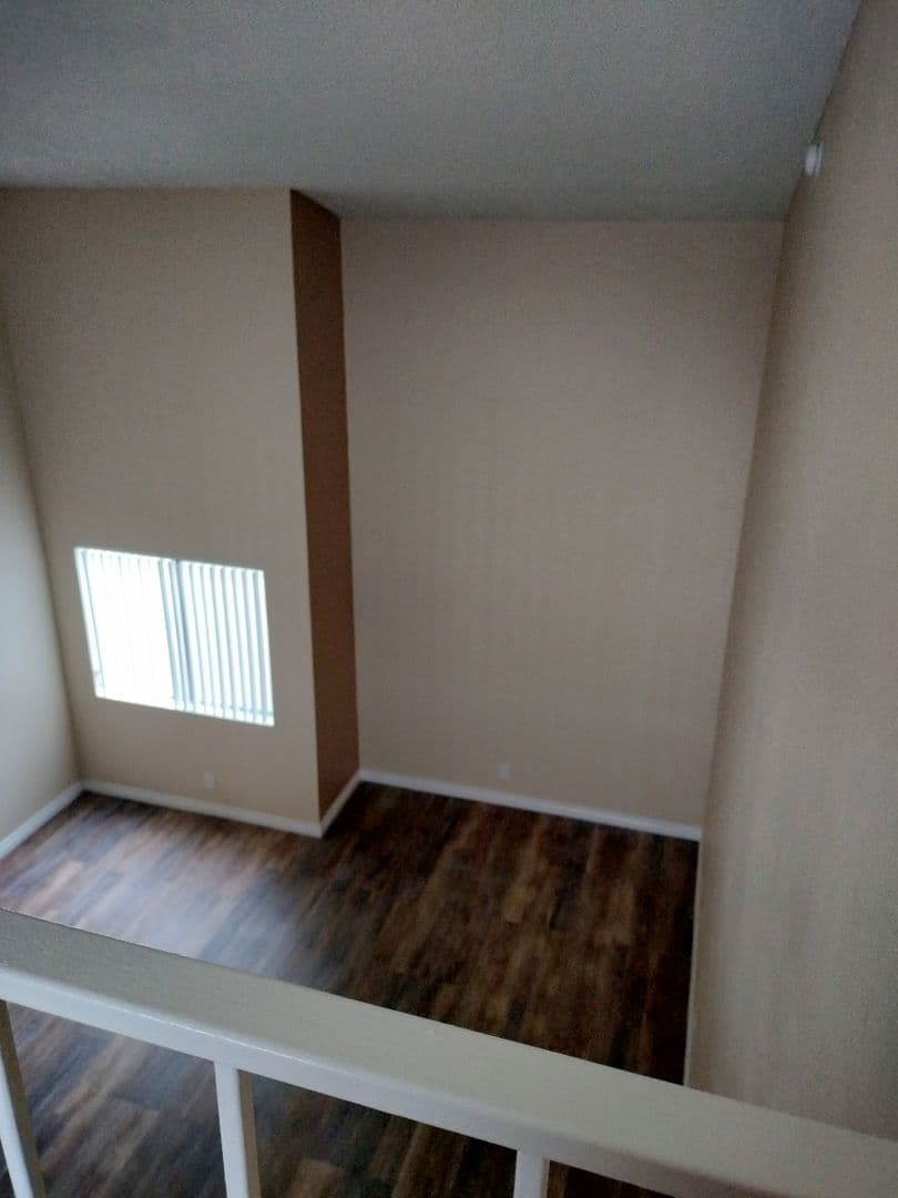 Sunland Apartment: 10523 Floralita Ave