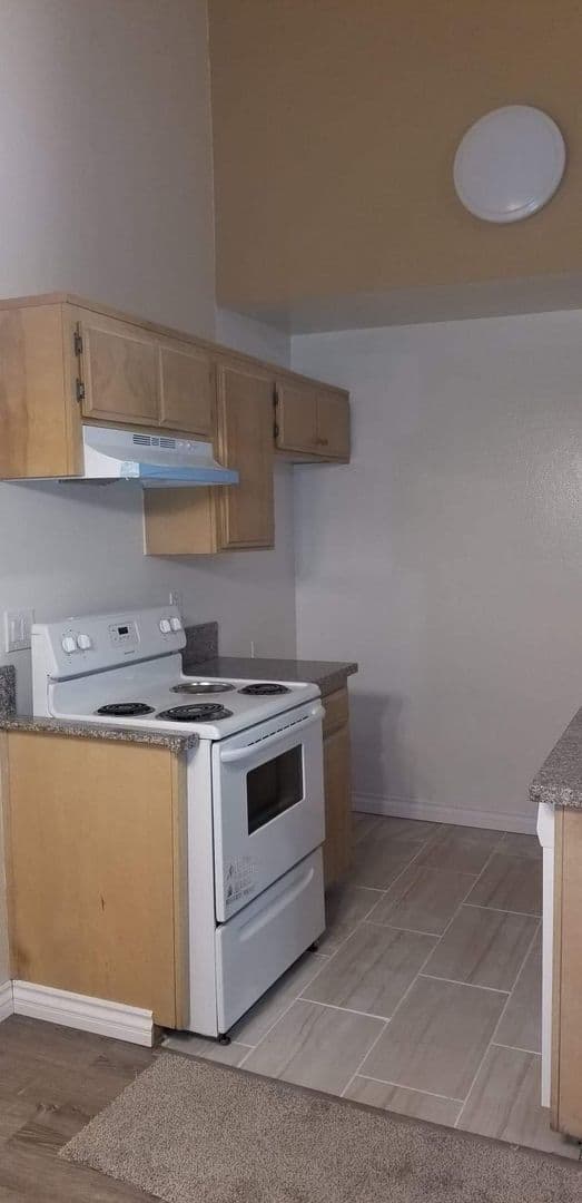 Sunland Apartment: 10500 SHERMAN GROVE AVE