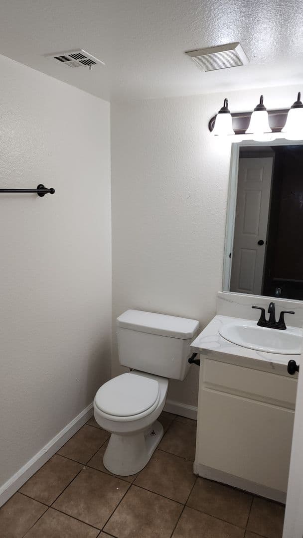 Sunland Apartment: 10523 Floralita Ave
