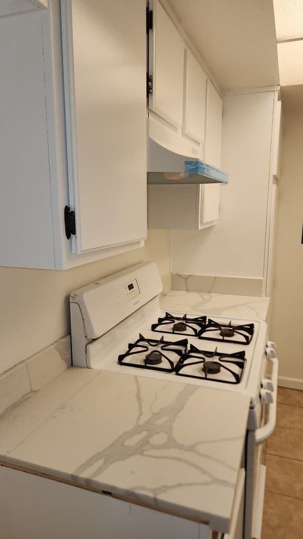 Sunland Apartment: 10523 Floralita Ave