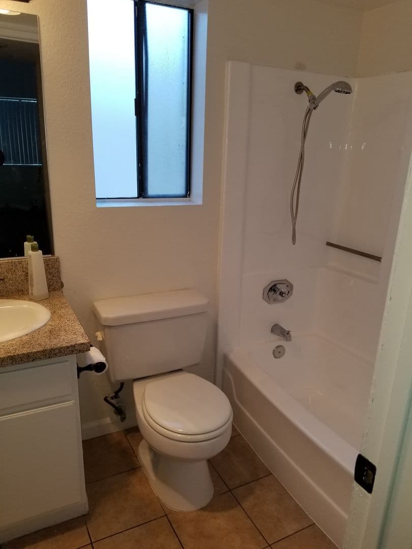 Sunland Apartment: 10523 Floralita Ave