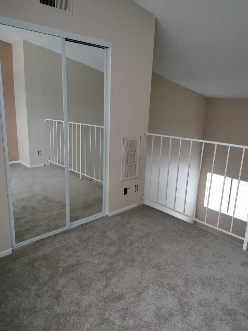 Sunland Apartment: 10523 Floralita Ave