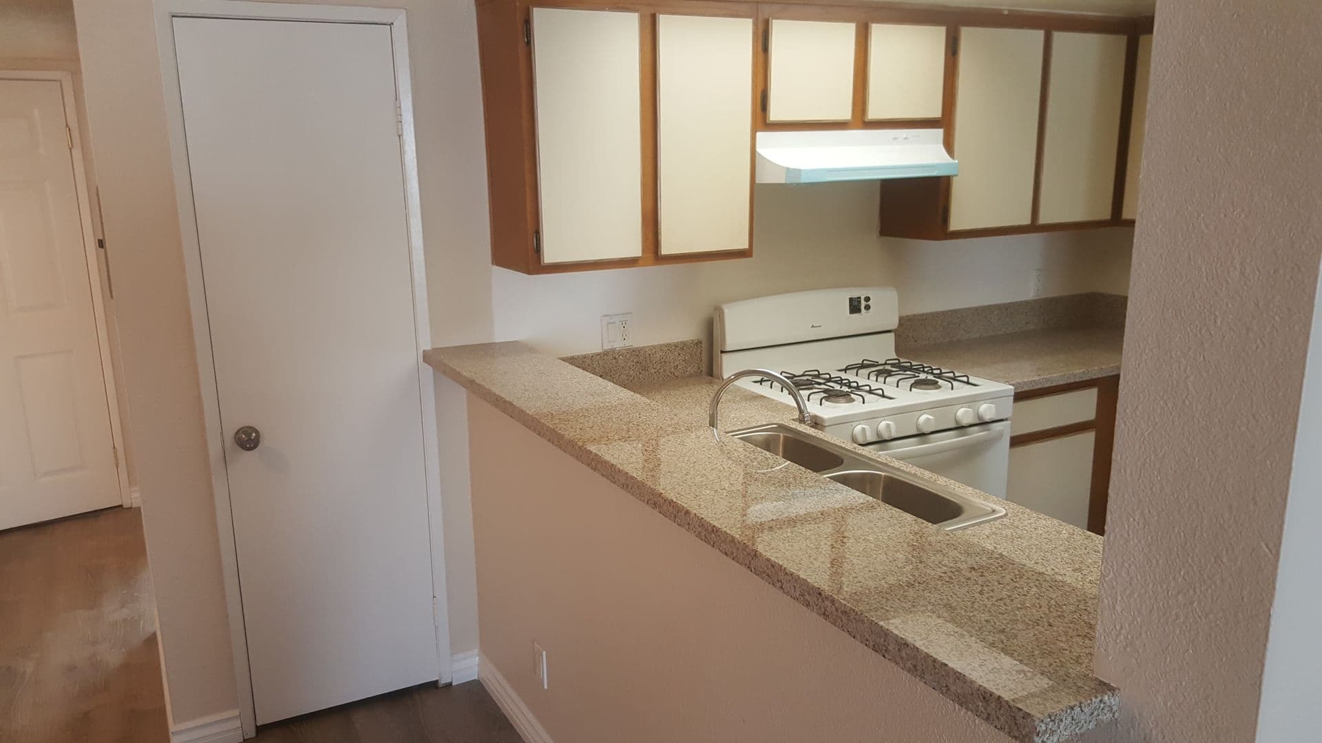 Sunland Apartment: 10523 Floralita Ave