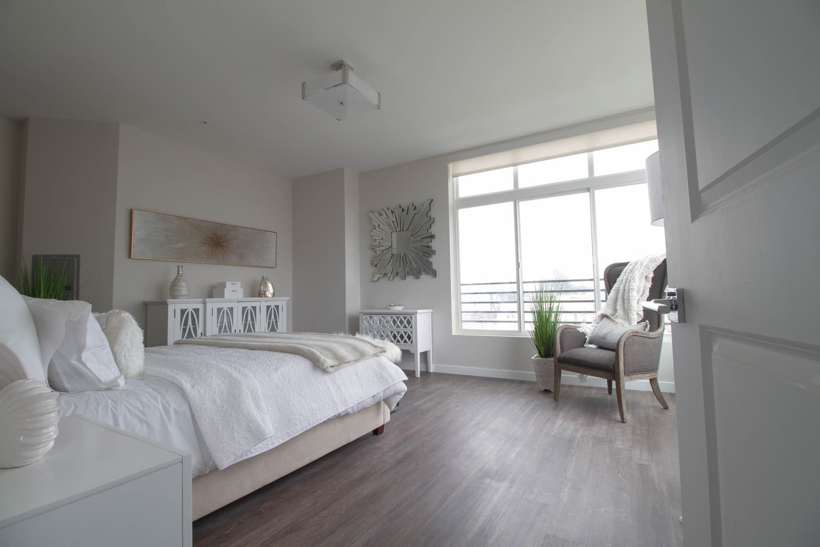 North Hollywood Apartment: 11011 West Otsego Street