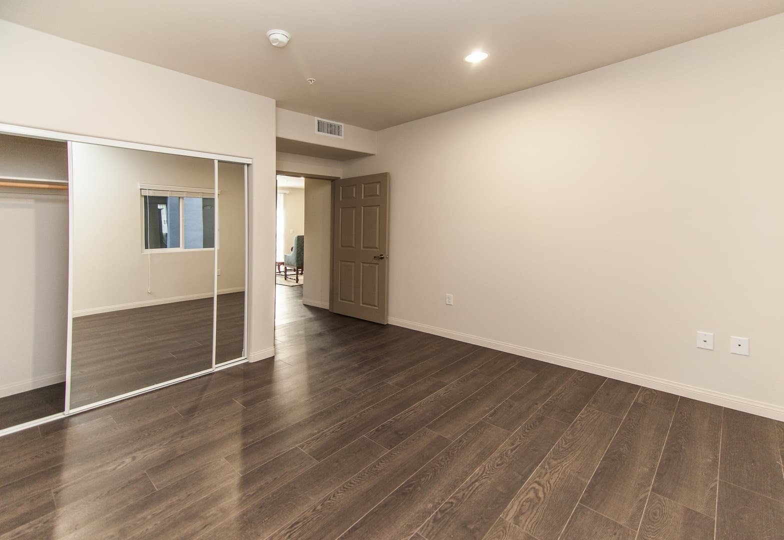 Sherman Oaks Apartment: 5100 Woodman Ave