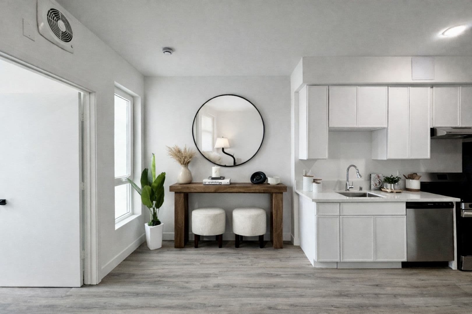 Los Angeles Apartment: 6754 N Valjean Ave