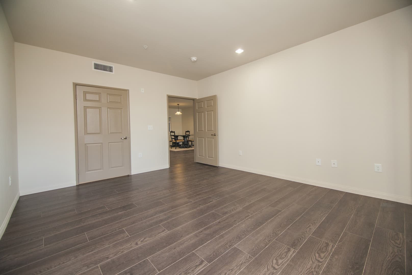 Sherman Oaks Apartment: 5100 Woodman Ave