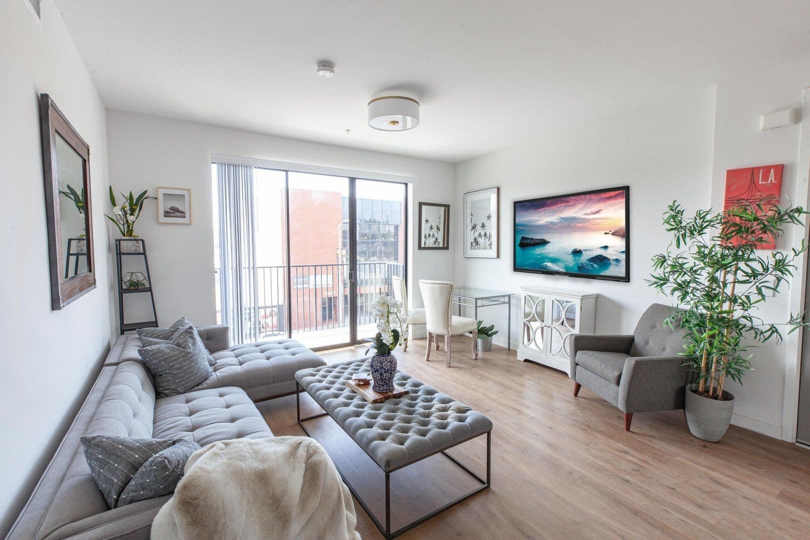Los Angeles Apartment: 3638 Motor Avenue