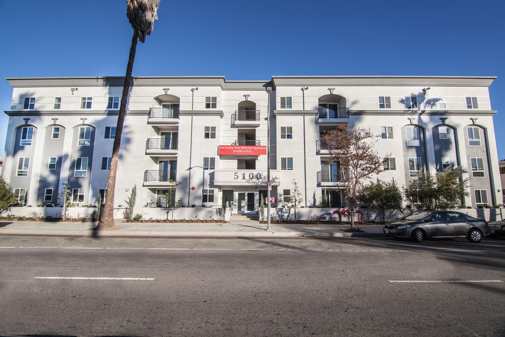 Sherman Oaks Apartment: 5100 Woodman Ave