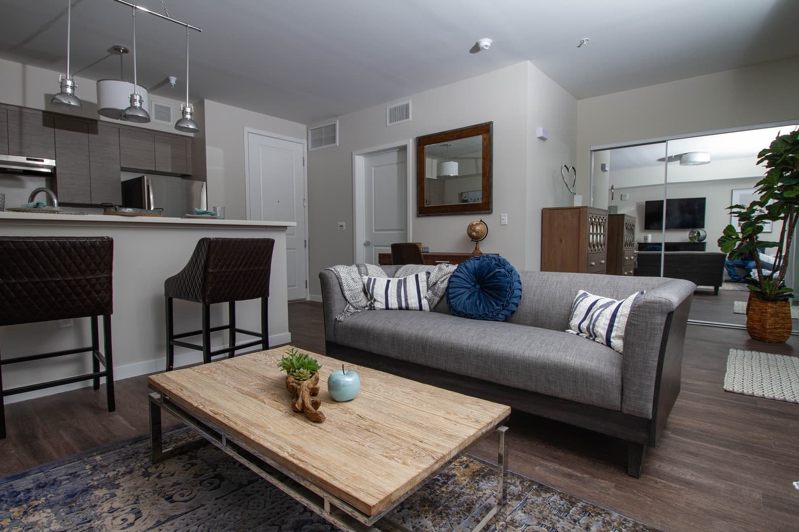 North Hollywood Apartment: 11011 West Otsego Street