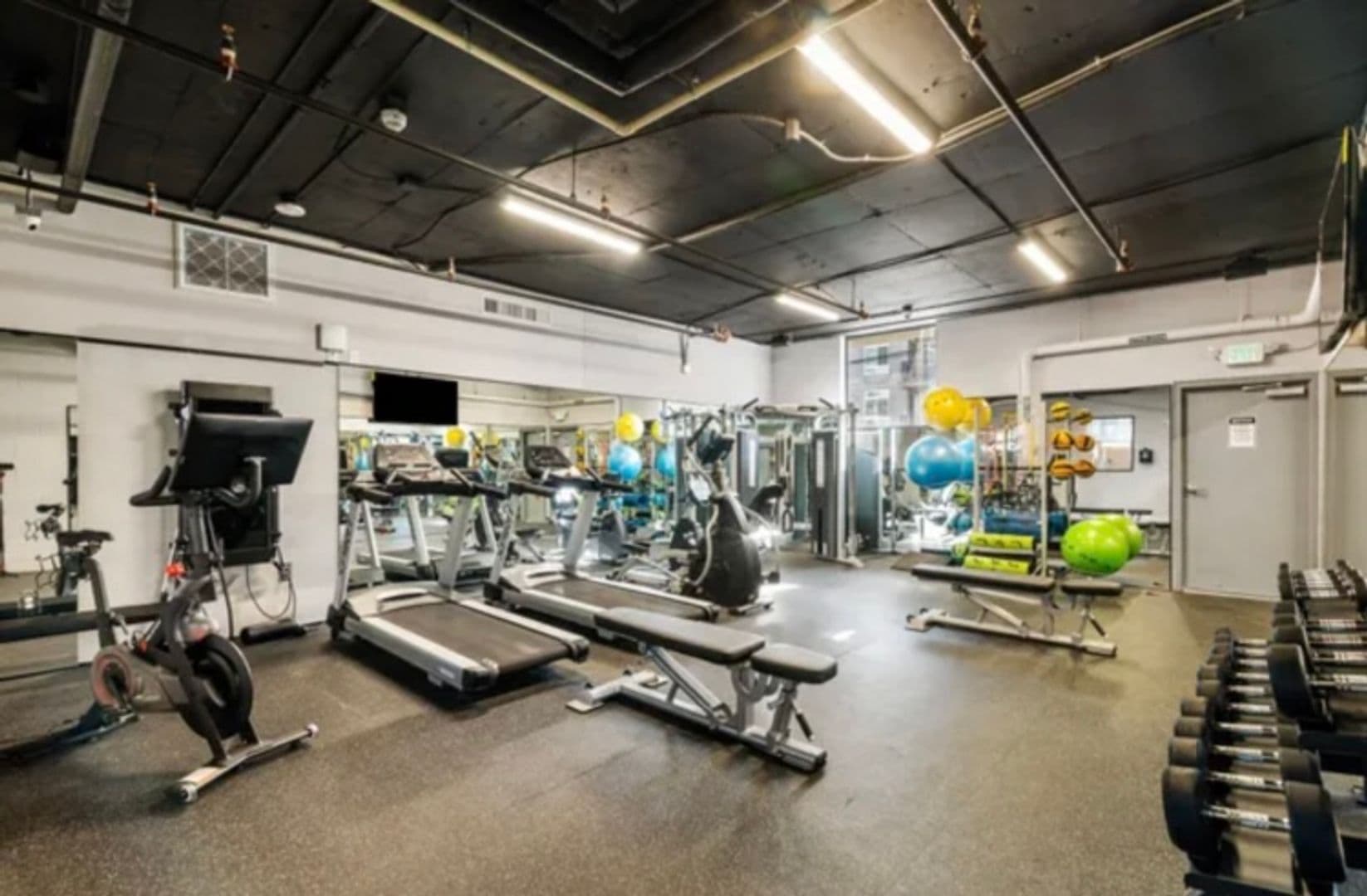North Hollywood Apartment: 11241 Otsego Street