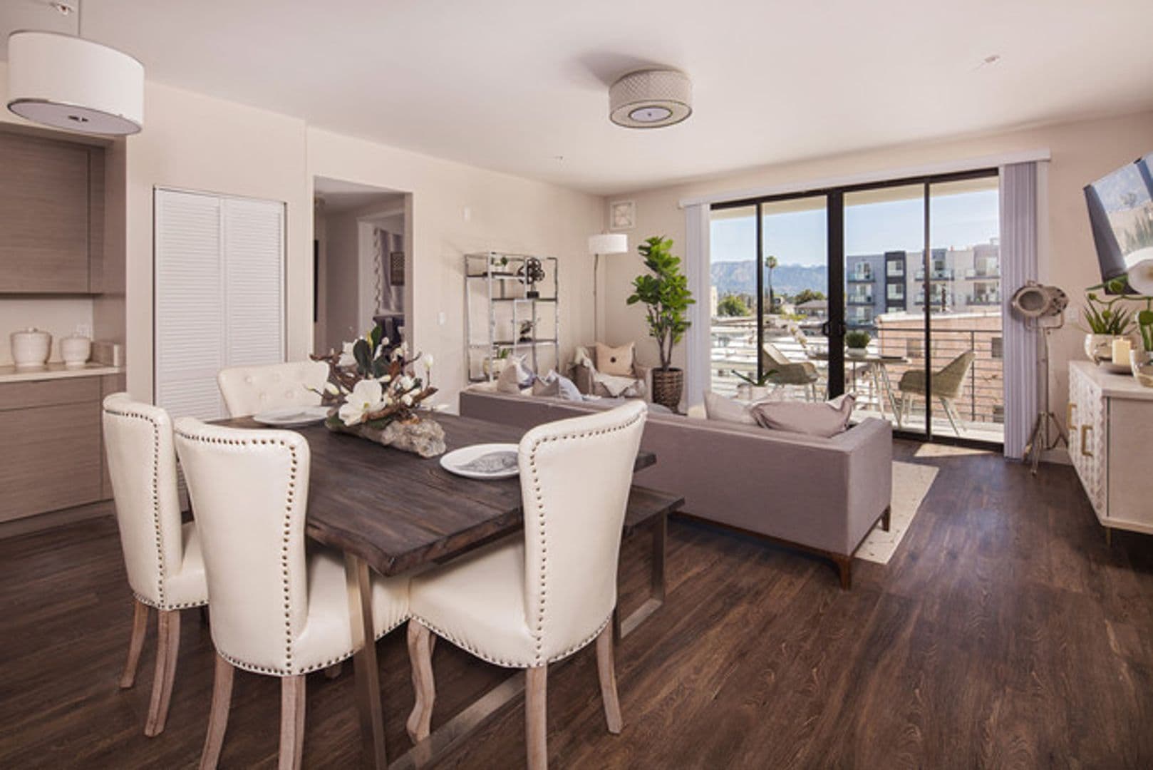 NORTH HOLLYWOOD Apartment: 5500 NORTH KLUMP AVE
