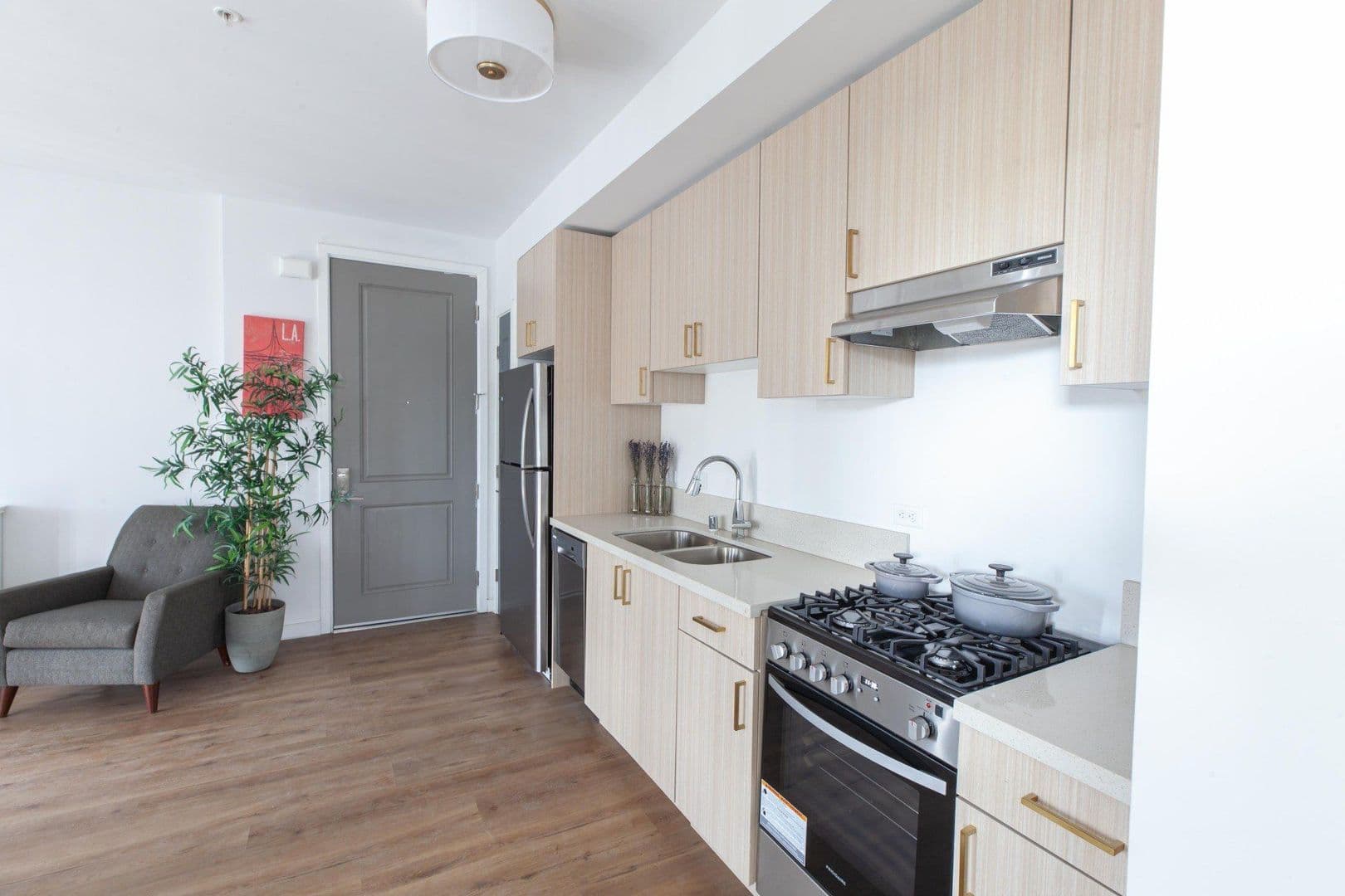 Los Angeles Apartment: 3638 Motor Avenue
