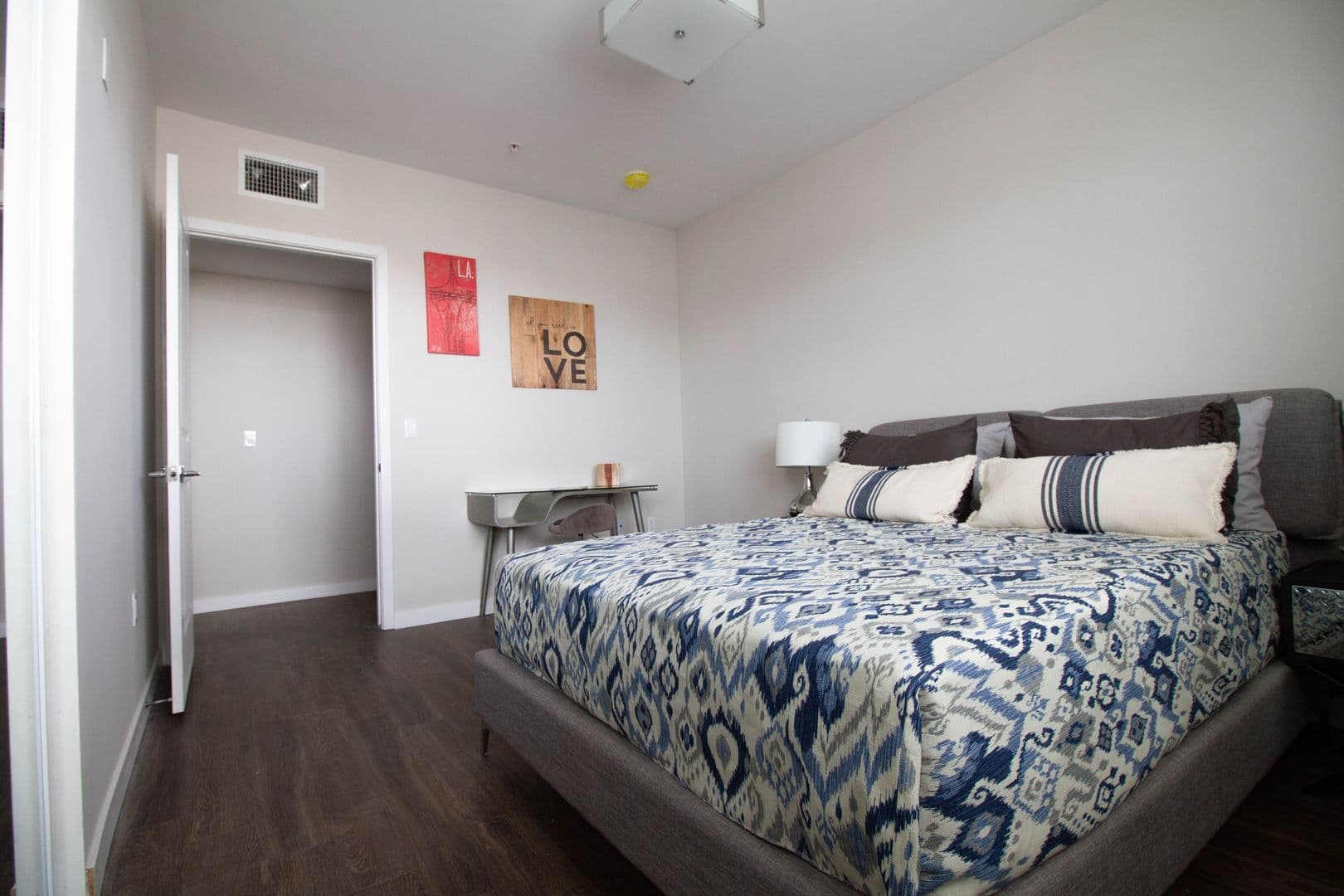 North Hollywood Apartment: 11011 West Otsego Street