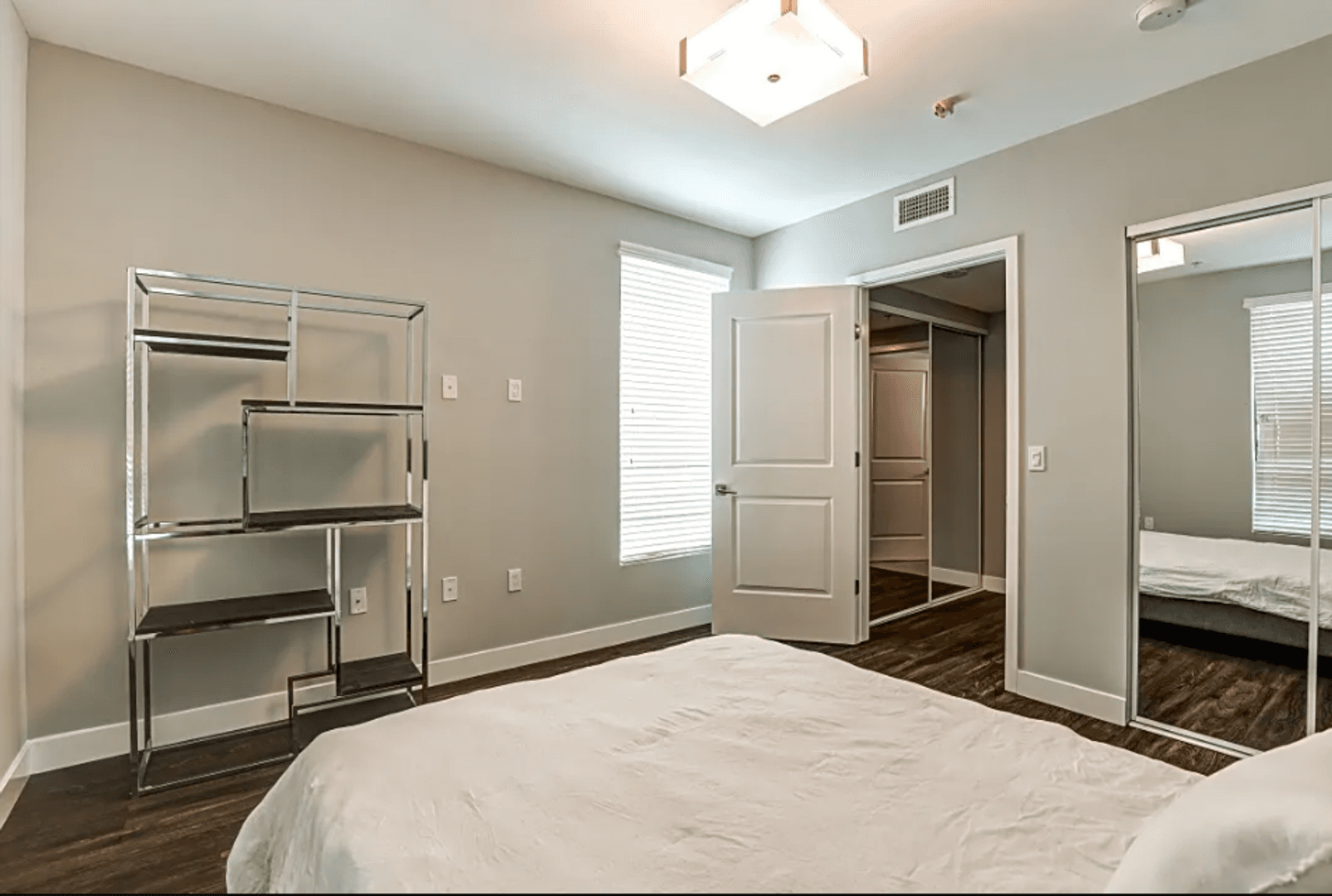 NORTH HOLLYWOOD Apartment: 5500 NORTH KLUMP AVE