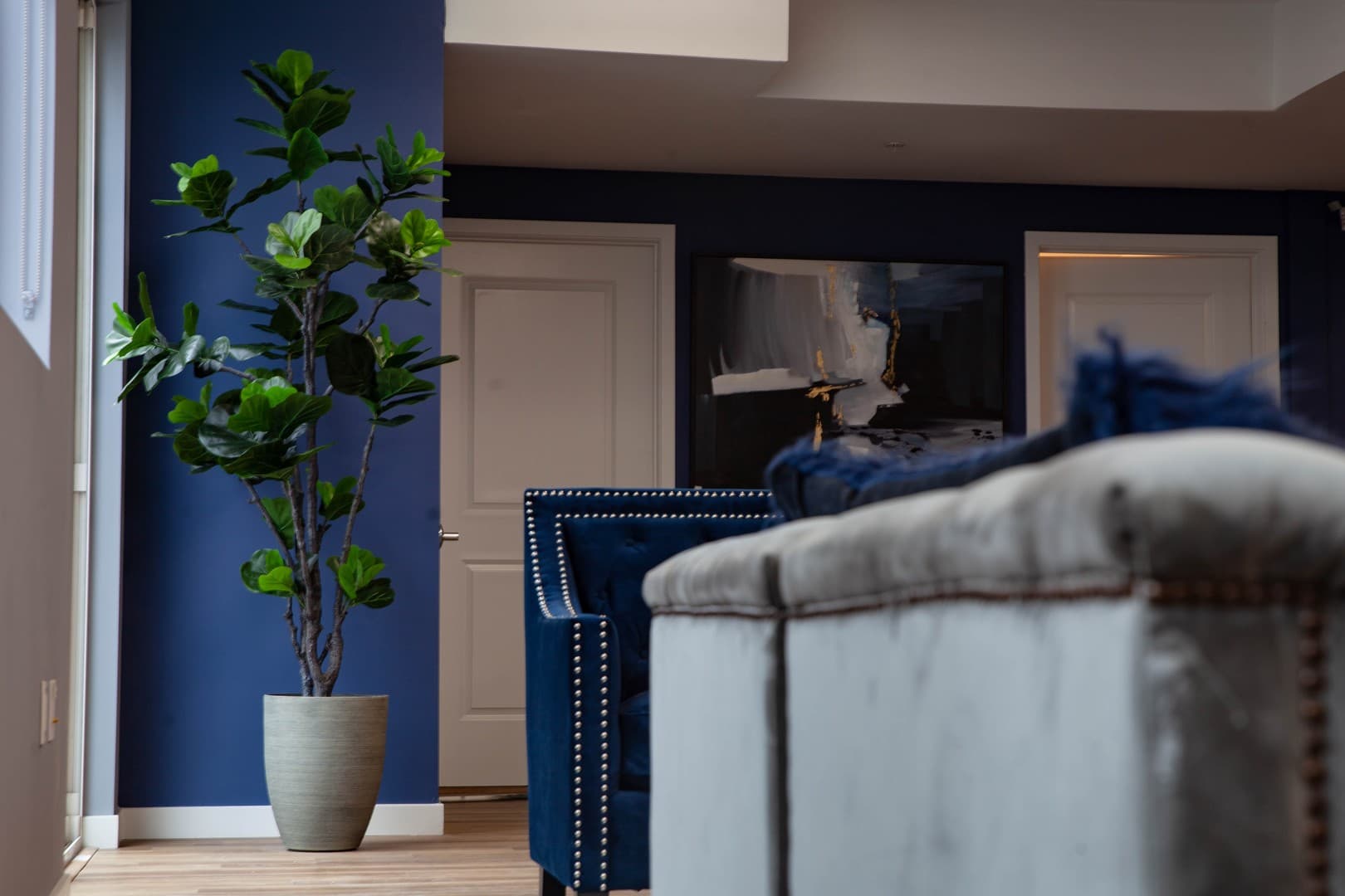 North Hollywood Apartment: 11011 West Otsego Street