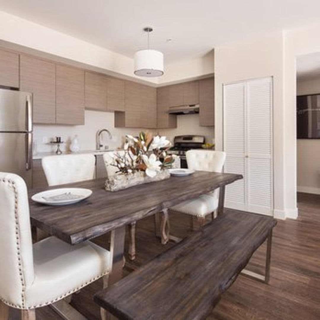 NORTH HOLLYWOOD Apartment: 5500 NORTH KLUMP AVE