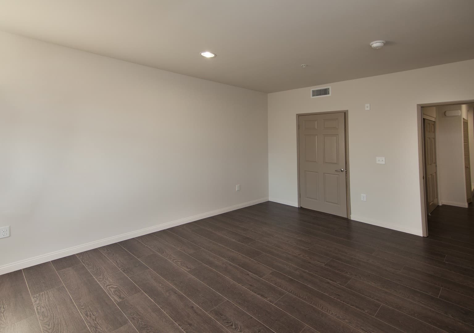 Sherman Oaks Apartment: 5100 Woodman Ave