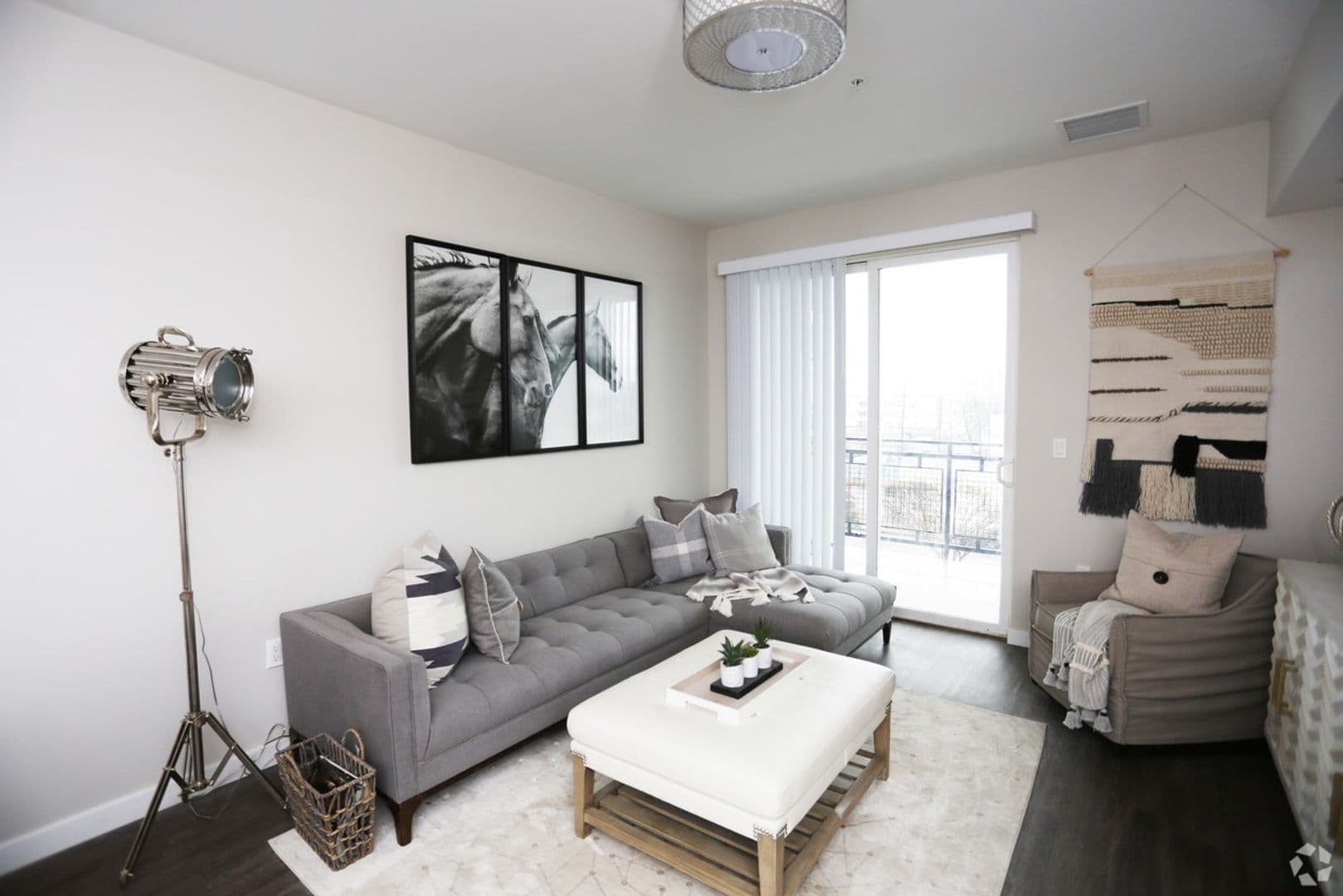 North Hollywood Apartment: 11011 West Otsego Street